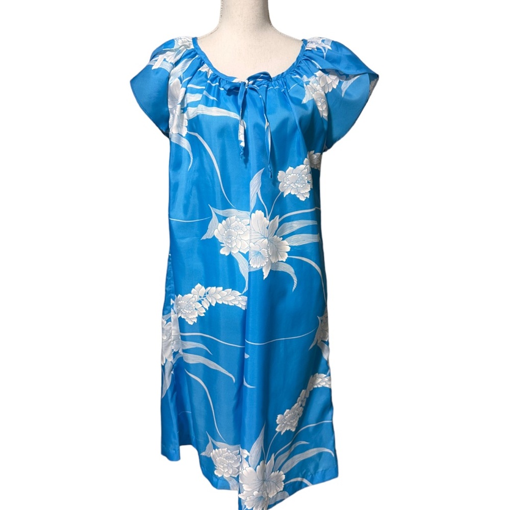 Hilo Hattie lightweight floral Hawaiian dress